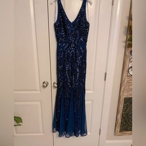 GORGEOUS night way gown in navy